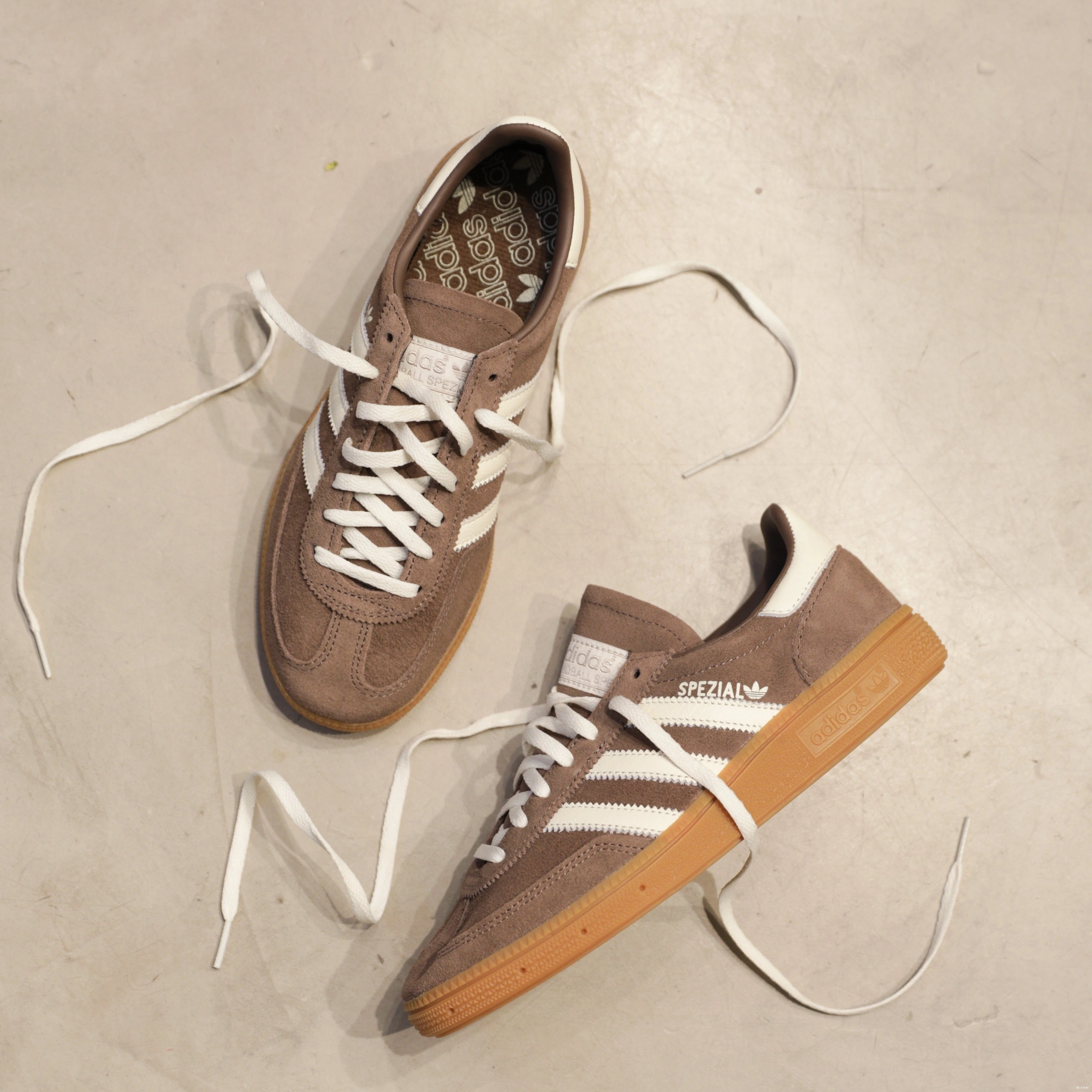 Strata Gum adidas Spezial Handball W Earth 0717